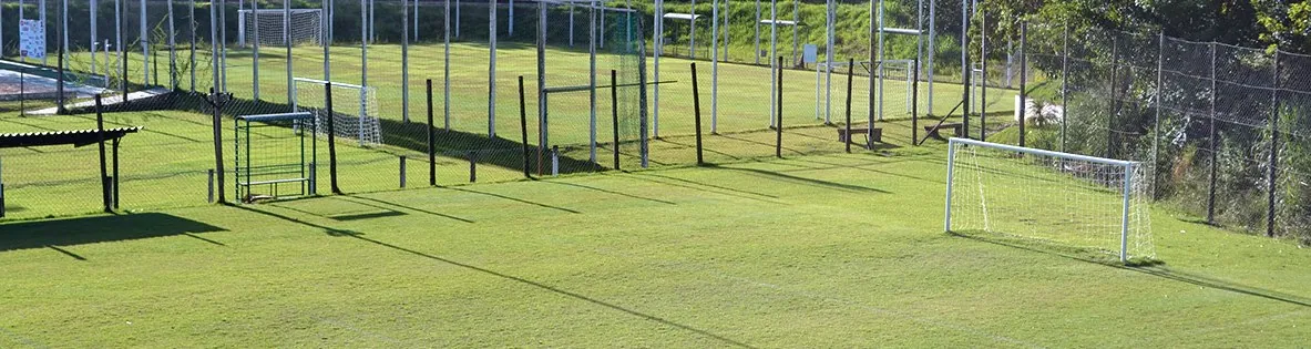 Campos de futebol society com gramado